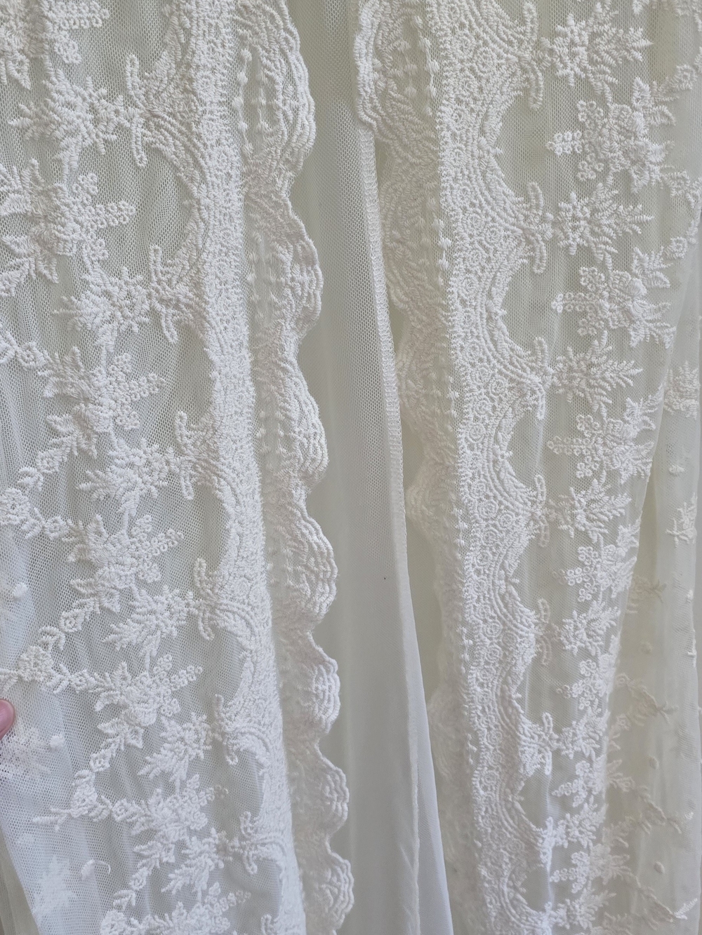 Main Strip Ivory Lace Sheer Robe - Picture 7 of 9